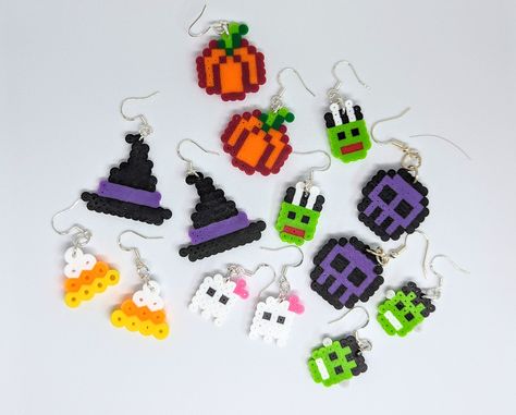 The cutest Halloween inspired perler bead earrings. All handmade with Perler brand beads and hypoallergenic earring hooks.  Disclaimer These are all individually handmade and pressed with an iron to fuse beads. Although I will only put out quality products there may be slight variations due to pressure and temps at what beads fuse. Easy Halloween Perler Bead Patterns, Perler Bead Jack O Lantern, Peeler Beads Halloween, Halloween Perler Earrings, Peeler Bead Ideas Halloween, Small Pearler Beads Patterns, Halloween Iron Beads, Small Halloween Perler Bead Patterns, Perler Beads Ideas Halloween