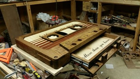 Cassette Tape Table, Bachelor House, Dj Table, Geek Diy, Office Interior Design Modern, Wooden Pallet Furniture, Backyard Furniture, Basement Decor, Furniture Renovation