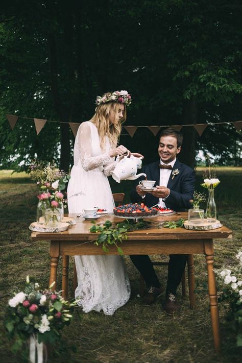 Nature-Inspired Polish Wedding at Gorzelnia 505 Tea Together, Polish Wedding, Folk Wedding, Cascading Bouquet, Forest Theme Wedding, Green Polish, Gorgeous Wedding Cake, Wedding Reception Inspiration, Wedding Professional