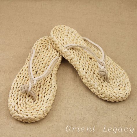 Chinese Slippers, Straw Slippers, Straw Shoes, Film Logo, Footwear Fashion, Crochet Sandals, Wide Fit Shoes, Beach Flip Flops, Flip Flop