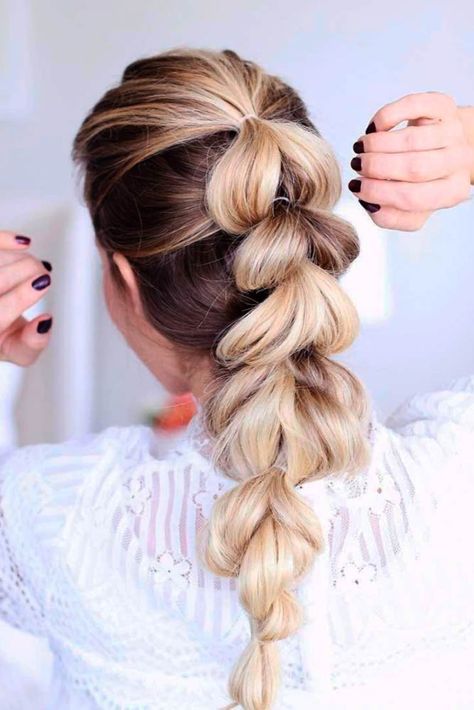 Five-Minute Holiday Easy Hairstyles ★ See more: http://lovehairstyles.com/five-minute-holiday-easy-hairstyles/ Christmas Hairdo, Five Minute Hairstyles, 5 Minute Hairstyles, Easy Hairstyles Quick, Pull Through Braid, Fast Hairstyles, Holiday Hairstyles, Braided Hairstyles Easy, Hairstyles For Long Hair