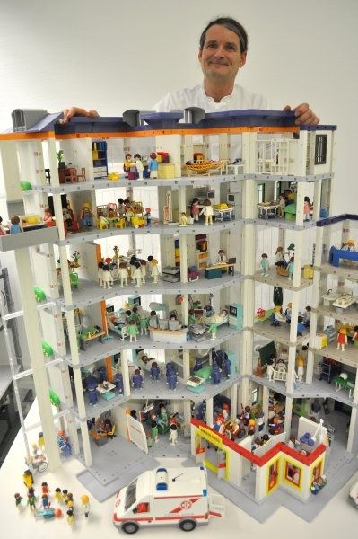 Lego Hospital, Playmobil Toys, Play Mobile, Lego Storage, Lego Projects, Lego Building, Lego Friends, Childhood Toys, Child Life