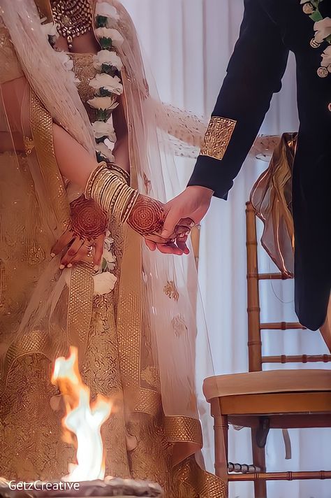 Indian Married Couple Aesthetic, Indian Wedding Aesthetic Couple Pic, Indian Marriage Aesthetic, Odisha Wedding, Indian Wedding Aesthetic, Must Have Wedding Pictures, Engagement Aesthetic, Indian Engagement, Indian Wedding Poses