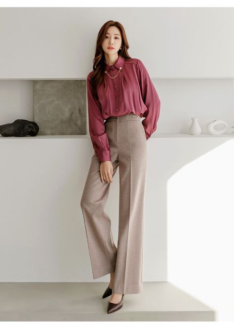 Female Work Outfits, Formal Outfits For Women, Áo Blu, Stylish Office Wear, Business Dress Women, Clothes Korean Style, Business Outfits Women, Stylish Office, Korean Fashion Dress