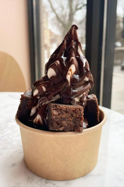 Chocolate Ice Cream Aesthetic, Softy Ice Cream, Choco Ice Cream, Ice Ice Cream, Expensive Chocolate, Dessert Cups Recipes, Ice Cream Chocolate, Chocolate Crunch, Yummy Ice Cream