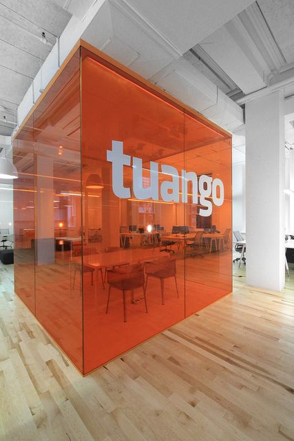 Plexiglass Art, Genius People, Furniture Exhibition, Cool Home Office, Office Signage, Modern Office Space, Office Space Design, Corporate Interiors, Office Branding