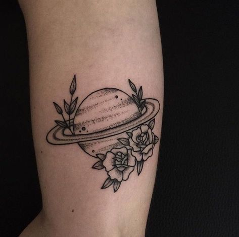 Science And Nature Tattoo, Saturn And Flowers Tattoo, Planet And Flowers Tattoo, Saturn With Flowers Tattoo, Planets And Flowers Tattoo, Flower Planets Tattoo, Planet Flash Tattoo, Saturn Flower Tattoo, Traditional Planet Tattoo