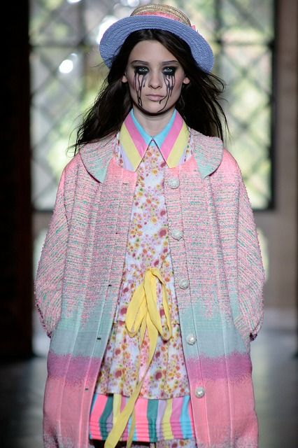 clown chic Punk Fashion Runway, Pastel Punk Fashion, Pastel Photography, Pastel Punk, Fashion Runway, Pastel Colours, Steam Punk, Fashion Editorial, Japan Fashion