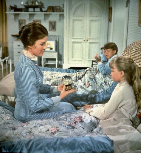 Julie Andrews, Matthew Gerber and Karen Dotrice in a scene Walt Disney’s  "Mary Poppins" (Buena Vista, 1964) Julie Andrews Mary Poppins, Cherry Tree Lane, Mary Poppins Movie, Polaroid Movie Poster, Mary Poppins 1964, Mary Poppins Returns, Practically Perfect In Every Way, Julie Andrews, Jolly Holiday