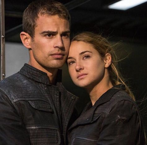 Theo James & Shailene Woodley in Divergent Divergent Characters, Divergent 2014, Divergent Theo James, Divergent Tris, Tris And Tobias, Divergent Four, Ya Series, Tris And Four, Divergent Movie