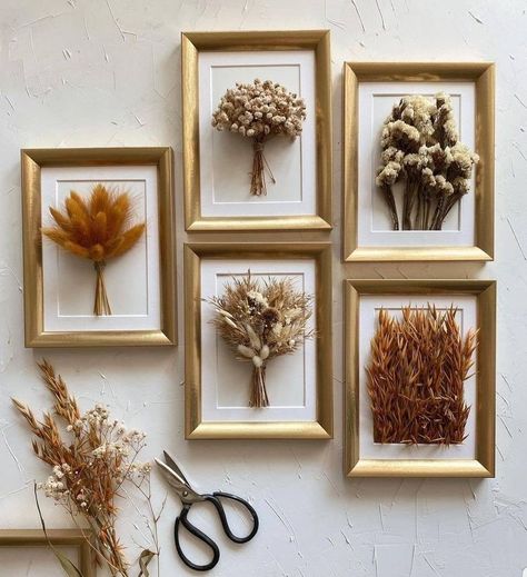 Dry Flower Decor, Decor With Dried Flowers, Dry Flowers Decoration, Dry Flower Art, Wall Flower Decor, Frame With Flowers, Dried Flowers Diy, Home Decor Frames, Flowers Wall Decor