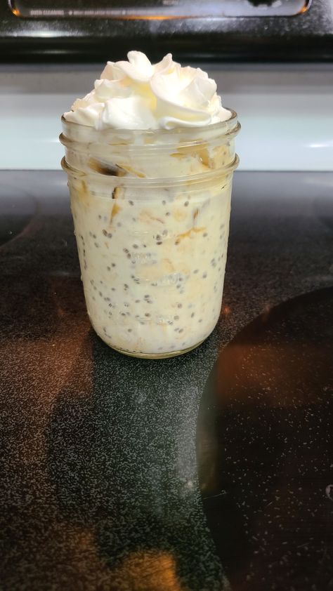 Looking for a sweet Summer breakfast? Try these Banana Pudding Overnight Oats! They're super creamy and perfect for meal prep! Banana Pudding Breakfast, Overnight Oats Banana Pudding, Healthy Banana Pudding Recipe, Banana Pudding Overnight Oats, Banana Overnight Oats With Yogurt, Overnight Oats With Pudding Powder, Banana Overnight Oats Healthy, Banana Protein Overnight Oats, Protein Overnight Oats Healthy