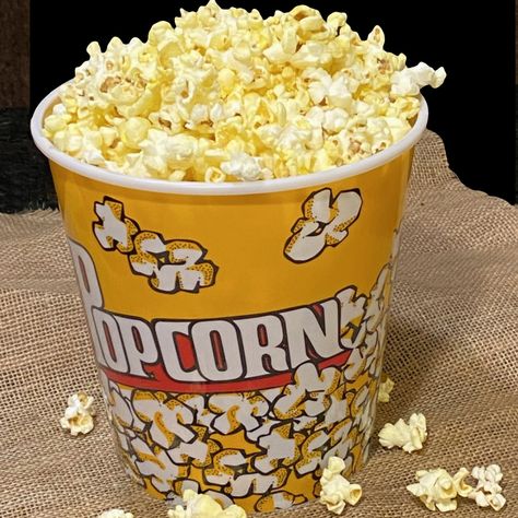 Movie Theater Popcorn Kettle Corn Recipe, Theater Popcorn, Movie Theater Popcorn, Sweet Popcorn, Popcorn Recipe, At The Movies, Butter Popcorn, Cereal Bars, Flavored Popcorn