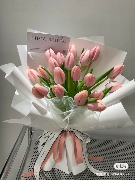 Different Types Of Tulips, Tulips And Lillies, Tulips Aesthetic Bouquet, Tulips Decor, Types Of Tulips, Tulips Bouquet, Flower Boquet, Tulip Decor, Luxury Flower Bouquets