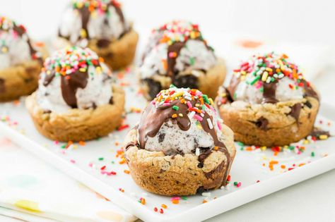 Use this recipe to make Cookies + Cream Ice Cream Sundae Cups. Ice Cream Sundae Recipe, Caramel Mud Cake, Sundae Recipes, Cookie Cups Recipe, Oreo Cookie, Cookie Cups, Ice Cream Cookies, Chocolate Pecan, Chocolate Chunk Cookies