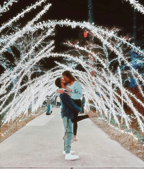 #couple #kissphoto #christmas #holiday #christmaslights #love #aesthetic #holidaylights #december #decemberaesthetic #college Couple Goal Christmas Pictures, Couple Ideas Christmas, Christmas As A Couple, Christmas Photoshoot With Boyfriend, Christmas Couple Ideas Fun, Couple Poses Christmas Lights, Christmas Photos With Boyfriend, Christmas Lights Photoshoot Couple, Christmas Light Couple Photos