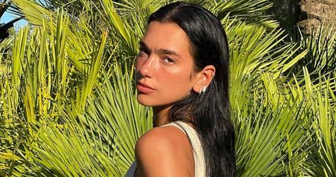 Dua Lipa posed in a pair of itty-bitty micro shorts in a slideshow of snapshots shared to Instagram. #Lifestyle Dua Lipa Brown Hair, Dua Lipa Dark Hair, Dua Lipa Earrings, Dua Lipa Without Makeup, Dua Lipa Ear Piercings, Dua Lipa No Makeup, Dua Lipa Piercing, Dua Lipa Side Profile, Dua Lipa Long Hair