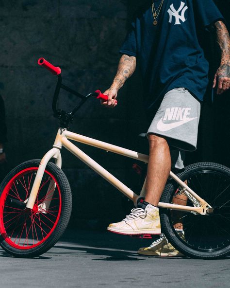 Bmx Bikes Aesthetic, Bmx Aesthetic, Nigel Sylvester, Bmx Street, Skateboard Photography, Stunt Bike, Bike Aesthetic, Bicycle Mountain Bike, Tech Deck