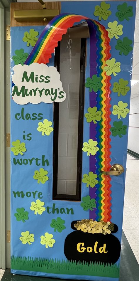 St Patrick’s Day Door Decorations, March Door Decorations Classroom, March Classroom Door Ideas, Toddler School Activities, March Decorations, Preschool Door Decorations, School Holiday Crafts, Preschool Door, Season Activities