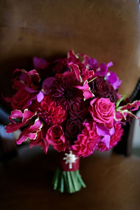 Deep reds and purples in this ombre-style bouquet. (photo: FlirtyFleurs.com) Berry Wedding Flowers, Dark Pink Wedding Flowers, Jewel Tone Bridal Bouquet, Magenta Bouquet, Red And Purple Bridal Bouquet, Red Purple Wedding, Hot Pink Wedding Flowers, Magenta Flowers Aesthetic, Fall Wedding Trends