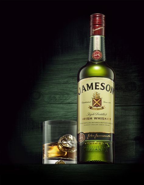 jameson irish whiskey Jameson Whiskey Drinks, Whisky Jameson, Whiskey Quotes, Jameson Whiskey, Whiskey Girl, Jameson Irish Whiskey, Whiskey Shots, Whiskey Gifts, Whiskey Drinks