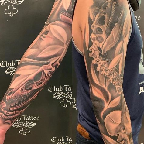 Club Tattoo on Instagram: “Outstanding dinosaur fossil sleeve from @phxserg at @clubtattooscottsdale 🦖♣️ Ready for your next tattoo? Email us today to…” Dinosaur Fossil Tattoo, Fossil Tattoo, Pirate Skull Tattoos, Skull Tattoo Designs, Flower Tattoo On Ribs, Dinosaur Tattoo, Club Tattoo, Grim Reaper Tattoo, Timeless Tattoo