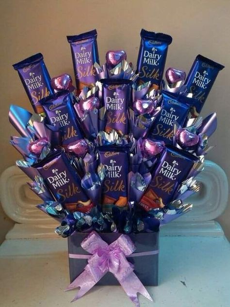 Chocolate Flower Bouquet, Dairy Free Chocolate Dessert, Valentine Chocolate Covered Strawberries, Bouquet Chocolate, Dairy Milk Silk, Chocolate Flowers Bouquet, Candy Bouquet Diy, Queen Gifts, Dairy Milk Chocolate