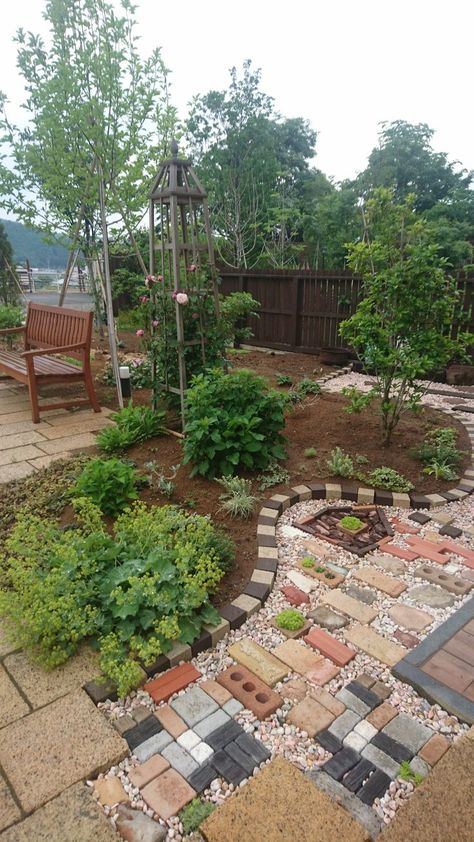 Backyard Transformation, Upcycled Garden, Garden Pathways, Cozy Garden, Stone Landscaping, Brick Garden, Rock Garden Design, Garden Walkway, Garden Decor Ideas