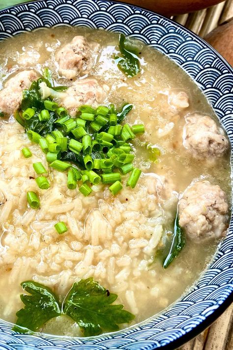 Asian rice soup with pork meatballs in a soup bowl. Rice Soup Asian, Thai Rice Soup, Khao Tom, Thai Soups, Soup With Pork, Soup Recipe Easy, Thai Chicken Soup, Asian Soup Recipes, Asian Soups