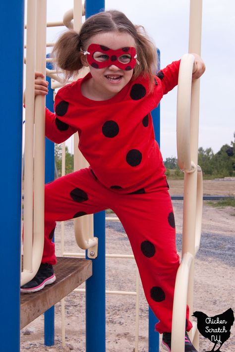 DIY Miraculous Ladybug Costume With Reversible Mask Diy Miraculous Ladybug Costume, Ladybug Trunk Or Treat, Diy Ladybug Costume, Diy Miraculous, Cat Noir Costume, Miraculous Costume, Halloween Bugs, Diy Ladybug, Creeper Costume