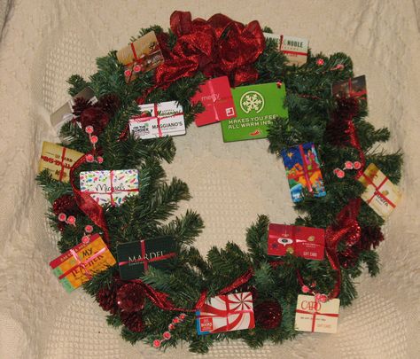 This was the gift card wreath for my daughter's third grade class.  Used curly ribbon to attach each card to the wreath. Gift Card Wreath, Gift Card Tree, Gift Card Basket, School Traditions, Card Wreath, Gift Card Bouquet, Presents For Family, Gift Card Displays, Gift Card Presentation