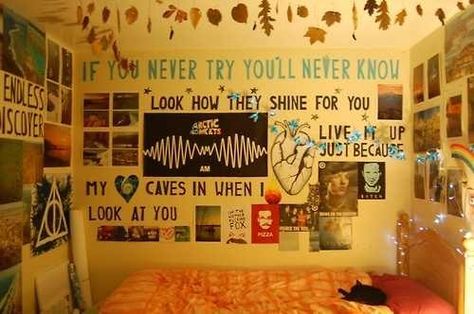 ♡Tumblr Bedrooms♡ love how theres quotes and pictures all over the walls Wall Quotes Bedroom, Tumblr Bedroom, Dorm Diy, Bedroom Quotes, Dorm Room Diy, Tumblr Rooms, Bedroom Goals, Trendy Bedroom, Awesome Bedrooms