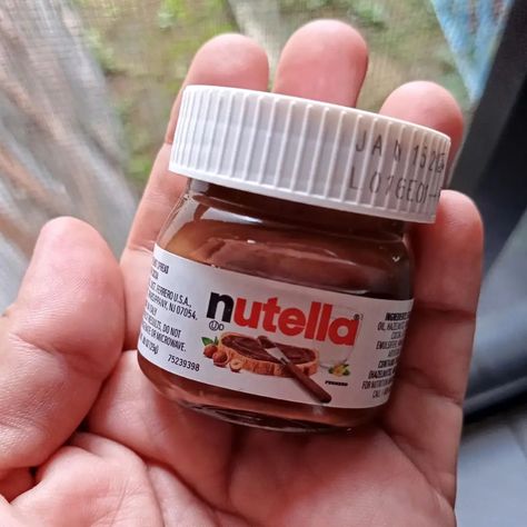 Mini Nutella 😍 #Nutella #chocolovers #cutethings Perfect Brownie Recipe, Nutella Recipes Brownies, Mini Nutella, Nutella Inspired Recipes, Kids' Party Food, Perfect Brownies, Nutella Brownies, Vegetarian Bake, Chocolate Hazelnut Spread