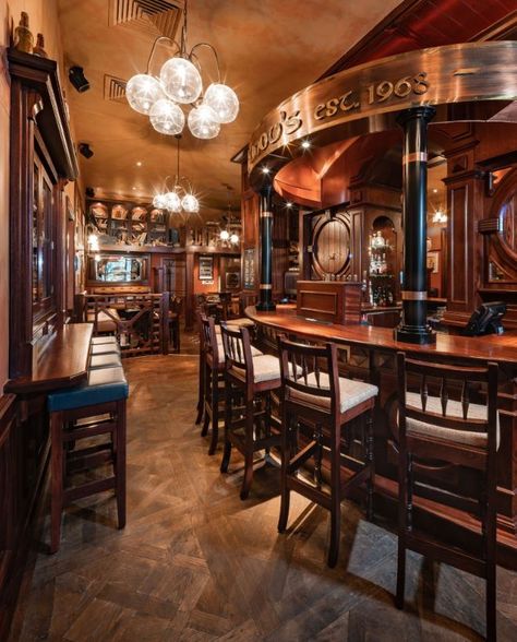 Irish Pubs In Ireland, Pub Style Basement Bar, Irish Pub Aesthetic, British Pub Interior, Irish Pub Basement, English Pub Interior, Old Irish Pub, Pub Interior Ideas, Irish Pub Interior