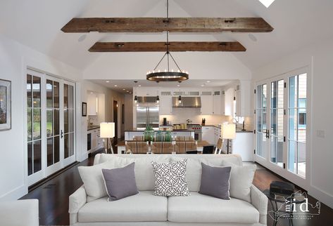 Martha's Vineyard Interior Design Vineyard Interior Design, Scandinavian House Plan, Marthas Vineyard Interior Design, Ceiling Beams Living Room, Cathedral Ceiling Living Room, Vaulted Ceiling Beams, Vaulted Ceiling Ideas, Beams Living Room, Vaulted Ceiling Kitchen