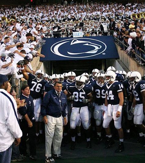 Simply the best... Penn State University Aesthetic, Football Aesthetics, Cold Pics, State College Pennsylvania, Penn State College, Joe Paterno, College Goals, Hope College, College Vision Board