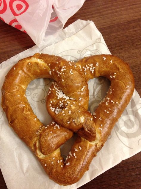 Ate this heart shaped pretzel! Yum 😋😋 Heart Shaped Pretzels, Hart Shape, Shaped Food, Pretzel Shape, Valentines Dinner, Heart Shaped Food, Food Shapes, Valentine Dinner, Heart Food