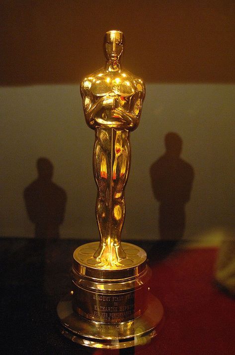 10 Oscar Statue Facts - Who is the Statuette Based On, Cost, Worth & More Oscar Statue, Life After High School, Evelyn Hugo, Oscar Award, Art Appliqué, Dream Career, Future Lifestyle, Acting Career, Dream Lifestyle