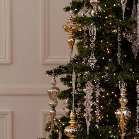 Alana Arena ✧ Christmas Tree Stylist on Instagram: "A Christmas tree glowing with glass decorated entirely in drop finials, always has an understated elegance about it. Do you agree?✨✨✨ #christmastree #christmas #christmasdecorator #christmastreestylist" Candlestick Christmas, Tree Inspiration, Christmas Tree Lights, Christmas Tree Inspiration, Tree Lights, Christmas Tree Lighting, Understated Elegance, Finials, Instagram A