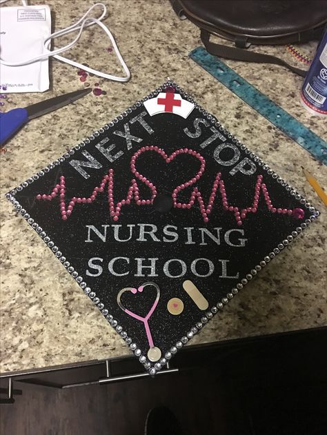 Nursing School Graduation Cap, Nurse Graduation Cap Designs, High School Graduation Cap Designs, Graduation Cap Decoration Nursing, Graduation Nursing, Creative Graduation Caps, Nurse Graduation Cap, College Grad Cap Ideas, Graduation Cap Decoration Diy