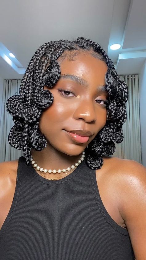 Koroba 😍 it’s Olori oba😍 and I’m obsessed with Afrocentric hairstyle... | TikTok Afrofuturistic Hairstyles, Tanavoho Hairstyle, Short Yarn Braids, Hat With Box Braids, Koroba Braids Hairstyles, Black African Hairstyles, Afro Braids Hairstyles, Afropunk Hairstyles, Dolly Braids