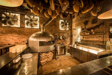 Small Pizza Shop Design, Pizza Restaurant Design Interior, Wood Fired Pizza Restaurant, Pizza Restaurant Interior, Italian Pizza Restaurant, Restaurant Kitchen Equipment, Pizza Store, Pizzeria Design, Restaurant Kitchen Design