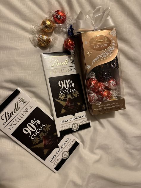 Lindor Chocolate Aesthetic, Lindt Chocolate Aesthetic, Kny Tweets, Lindt Dark Chocolate, Chocolate Aesthetic, Lindor Chocolate, Lindt Lindor, Lindt Chocolate, Chocolate Heaven