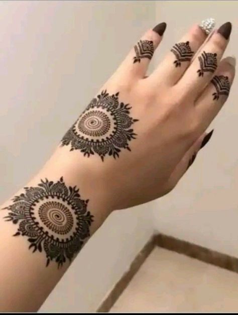 Finger Mehndi Style, Mehndi Design For Back Hand, Arabic Mehandi, Latest Arabic Mehndi Designs, Arabic Mehndi Design, Tato Henna, Finger Henna Designs, Design Mehndi, Henna Tattoo Designs Hand