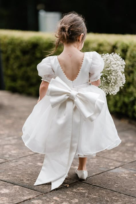 Wedding 2025 Trends, Modern Flower Girl Dress Princess, Flower Girl Fresses, Flower Girl Dresses With Bow, Satin Flower Girl Dress With Pearls, Elegant Flower Girl Dress, Dream Marriage, Princess-style Baptism Dress With Bow, Flower Girl Wedding