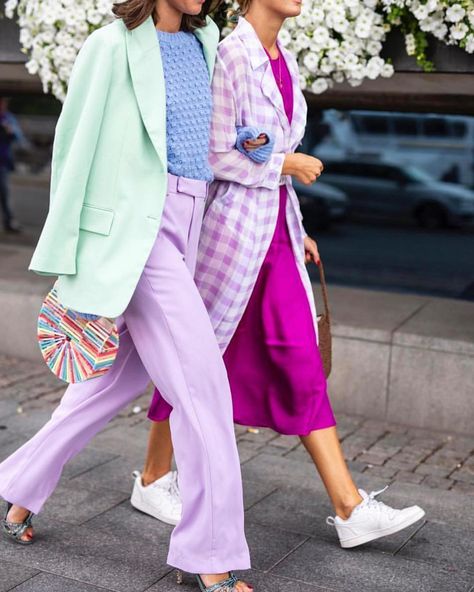 Scandinavian Inspired Fashion on Instagram: “Scandinavian pastels🌸 . . . #fashion #fashionista #fashionblogger #fashionblog #fashionstyle #fashionlover #fashiondaily #fashionaddict…” Stockholm Fashion Week, Green Outfits, Fashion Blogger Style, Looks Street Style, Stockholm Fashion, Summer Fashion Trends, 가을 패션, Fashion Week Street Style, Fashion 2020