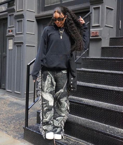 Tapestry Pants Outfit Black Women, Stacked Pants Outfit Black Women, Tapestry Hoodie Outfit Black Women, Tapestry Pants Outfit, Tapestry Hoodie Outfit, Tapestry Pants, Tapestry Hoodie, Feminine Streetwear, Relaxed Outfits