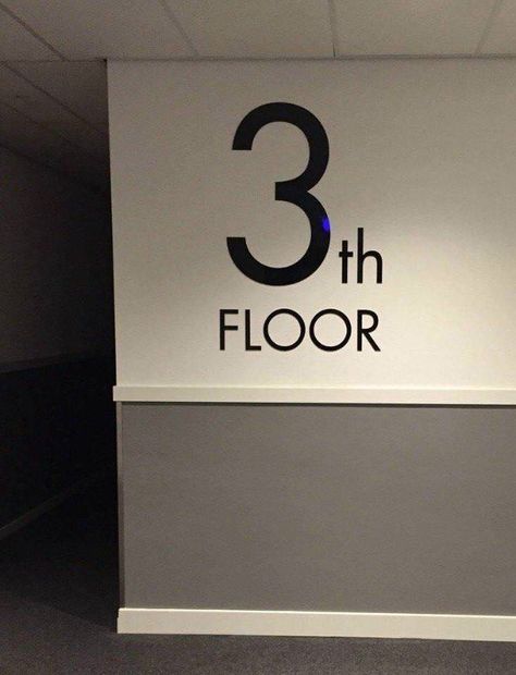 37 Pics That Shouldn't Be Allowed - Funny Gallery Funny Signs Fails, Funny Sign Fails, You Had One Job, Humor Hilarious, Design Fails, One Job, Funny Fails, Funny Signs, Funny Posts