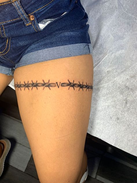 Bob Wire Tattoos For Women, Thigh Garter Tattoo Simple, Lace Garter Tattoos, Lookbook Aesthetic, Thigh Garter Tattoo, Thigh Band Tattoo, Barbed Wire Tattoos, Garter Tattoo, Wrap Around Tattoo