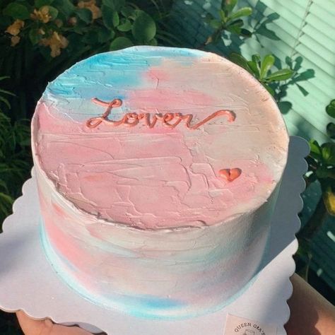 taylor swift lover aesthetic 🩷 Taylor Swift Lover Aesthetic, Bolo Taylor Swift, Lover Cake, Taylor Swift Cake, Taylor Swift Birthday Party Ideas, Decorate A Cake, Lover Aesthetic, 13 Birthday Cake, Taylor Swift Lover